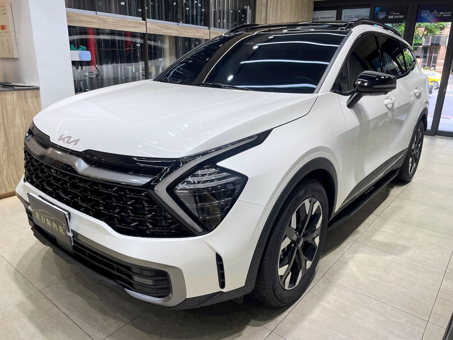2022 Kia Sportage - FSK冰鑽F30搭配車身FSK冰鑽FX7 - 新北震宣汽車隔熱紙