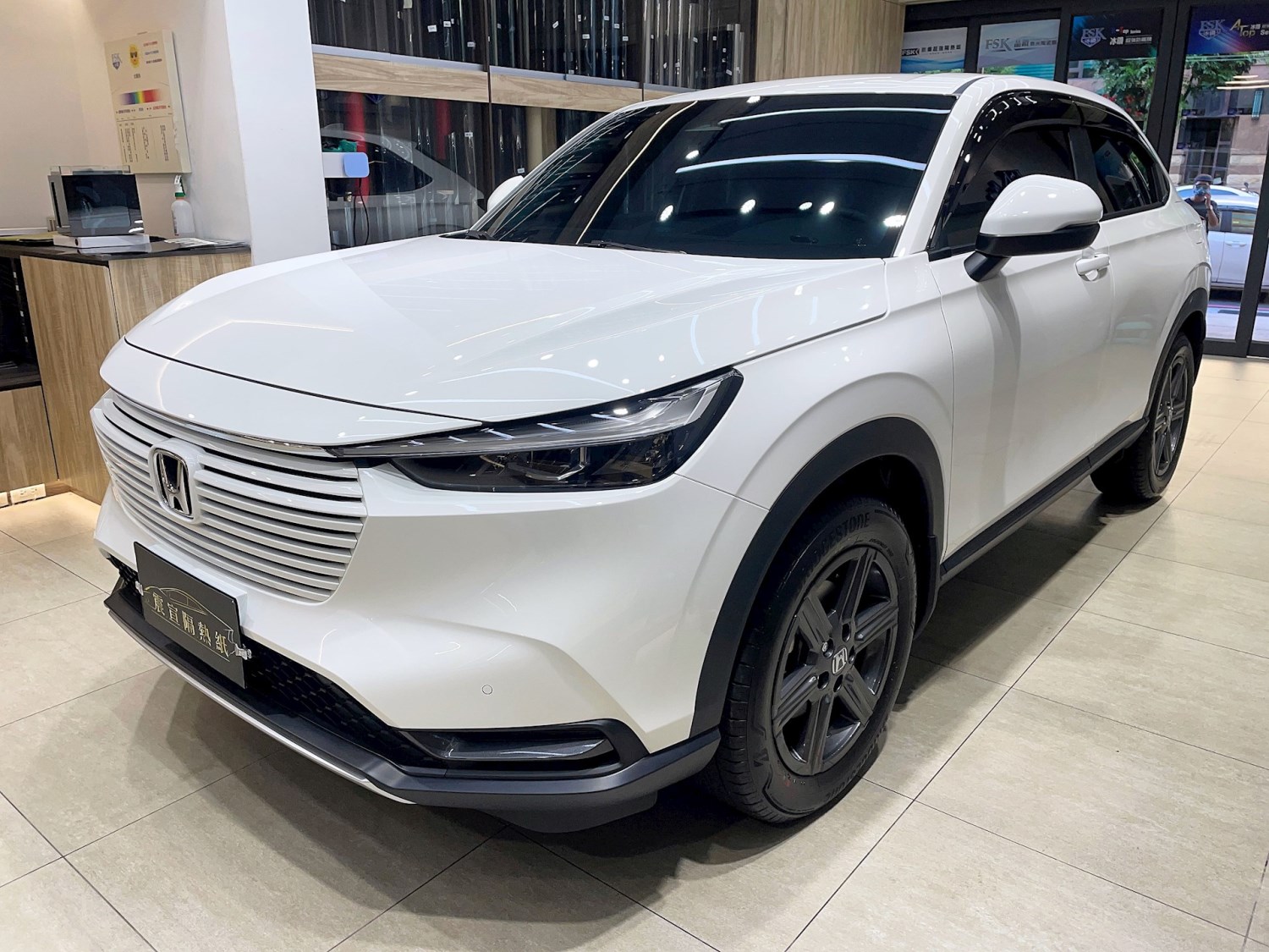 2022 Honda HR-V - 前擋FSK冰鑽F45搭配車身FSK冰鑽F20.FX7 - 新北震宣汽車隔熱紙