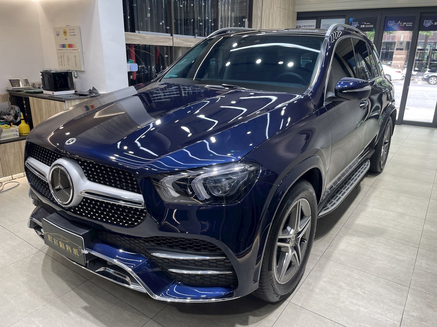 2022 Mercedes-Benz GLE - 前擋FSK冰鑽AT50搭配車身FSK冰鑽F20.FX7 - 新北震宣汽車隔熱紙